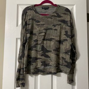 Camo print, long sleeve